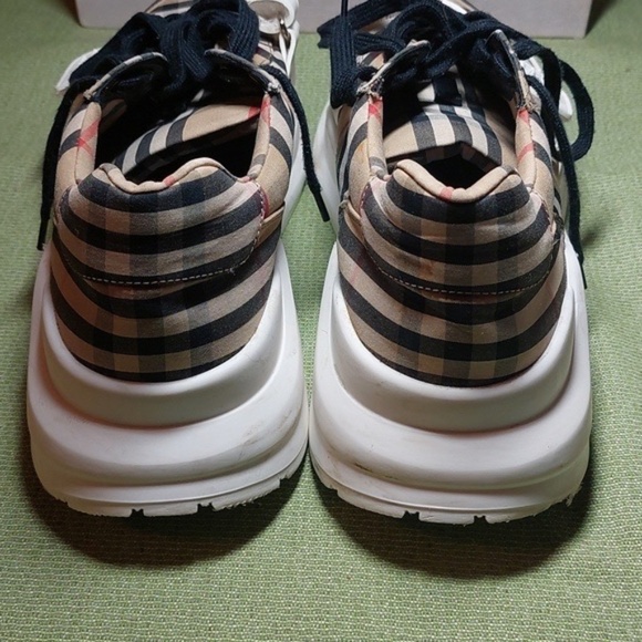 Authentic BURBERRY Low Top Sneaker Size 45 eu - Picture 3 of 7
